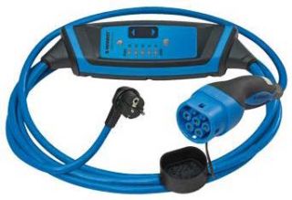 Adaptateur-Chargeur livré d'office : Mennekes 35105 (BE-FR)